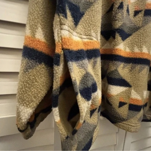 Neutral Geo Pattern Fleece Pullover in Tan and Navy - Picture 2 of 2